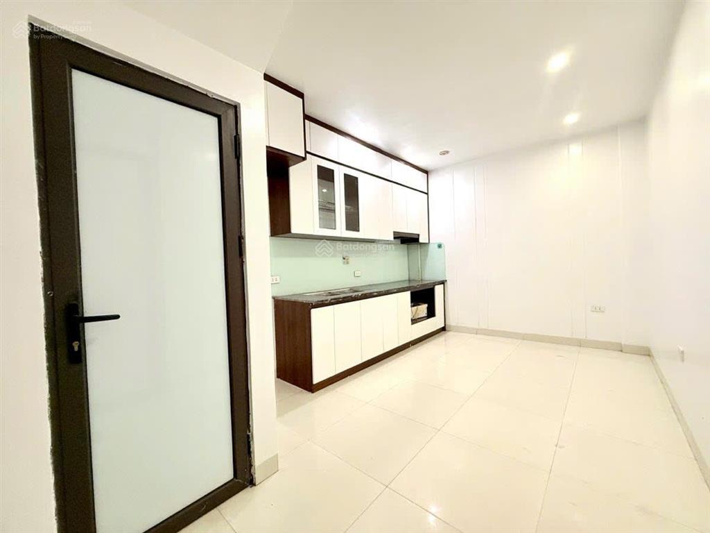 Lô góc dương quảng hàm, 2 mặt ngõ, 35m ra phố, ngõ 3 gác tránh, ở/ cho thuê, dân xây, sổ cc, 42m2