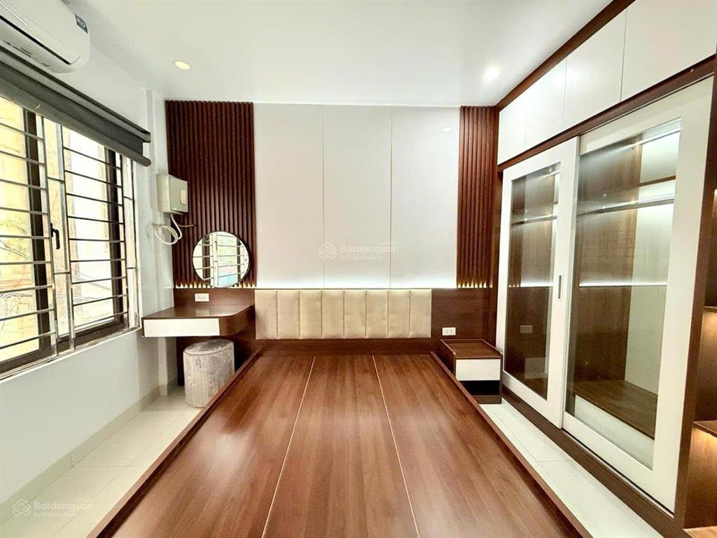 Lô góc dương quảng hàm, 2 mặt ngõ, 35m ra phố, ngõ 3 gác tránh, ở/ cho thuê, dân xây, sổ cc, 42m2