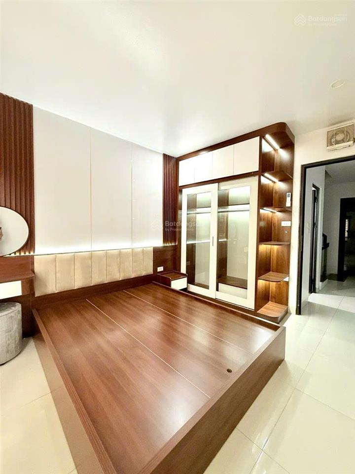 Lô góc dương quảng hàm, 2 mặt ngõ, 35m ra phố, ngõ 3 gác tránh, ở/ cho thuê, dân xây, sổ cc, 42m2