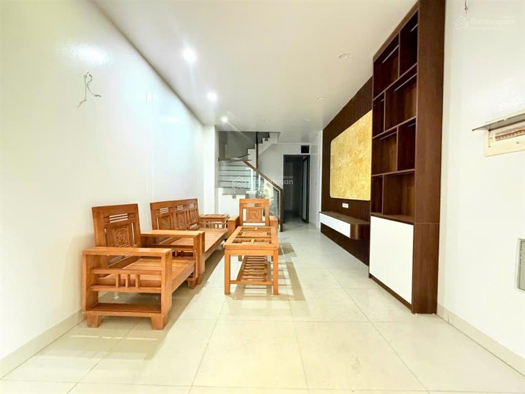 Lô góc dương quảng hàm, 2 mặt ngõ, 35m ra phố, ngõ 3 gác tránh, ở/ cho thuê, dân xây, sổ cc, 42m2