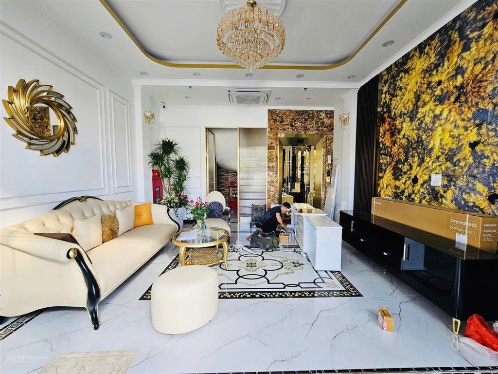 Mặt ngõ nguyễn khang, ngõ ô tô, 2 thoáng, 35m ra phố, thông sàn, thang máy, sổ cc, không qh, 45m2