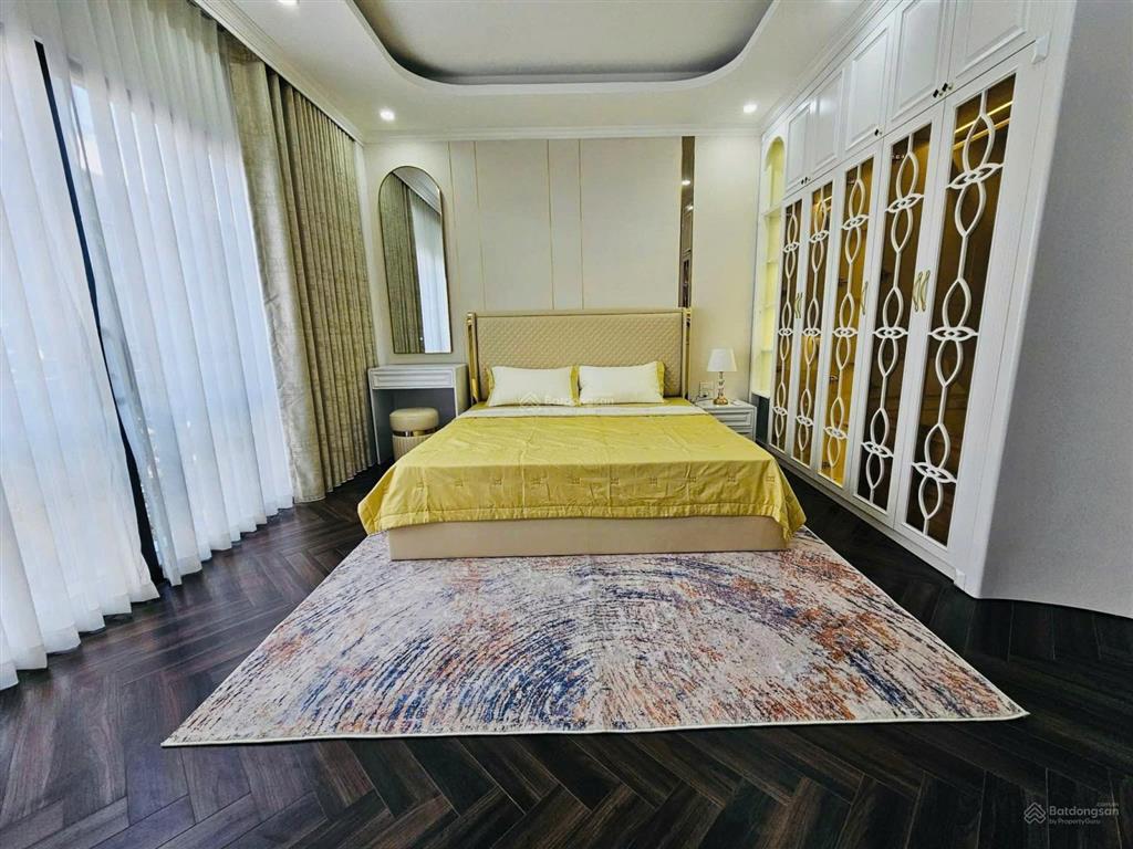 Mặt ngõ nguyễn khang, ngõ ô tô, 2 thoáng, 35m ra phố, thông sàn, thang máy, sổ cc, không qh, 45m2