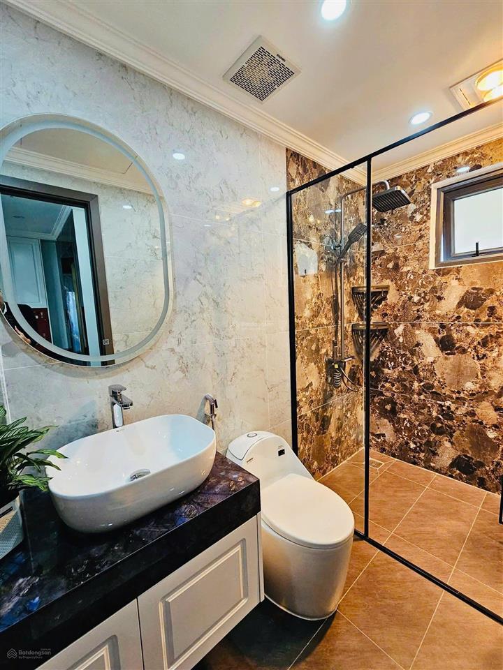 Mặt ngõ nguyễn khang, ngõ ô tô, 2 thoáng, 35m ra phố, thông sàn, thang máy, sổ cc, không qh, 45m2