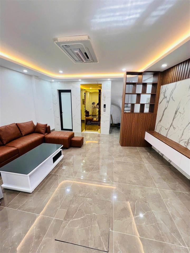 Gấp! mặt ngõ cầu giấy, 2 thoáng, thang máy, thông sàn, ô tô vf3 qua, sổ cc, tặng nt, kd, 38m2*7t