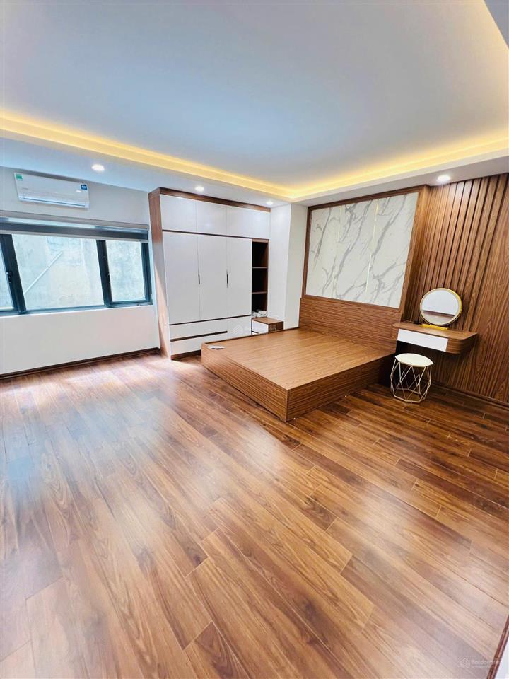 Gấp! mặt ngõ cầu giấy, 2 thoáng, thang máy, thông sàn, ô tô vf3 qua, sổ cc, tặng nt, kd, 38m2*7t