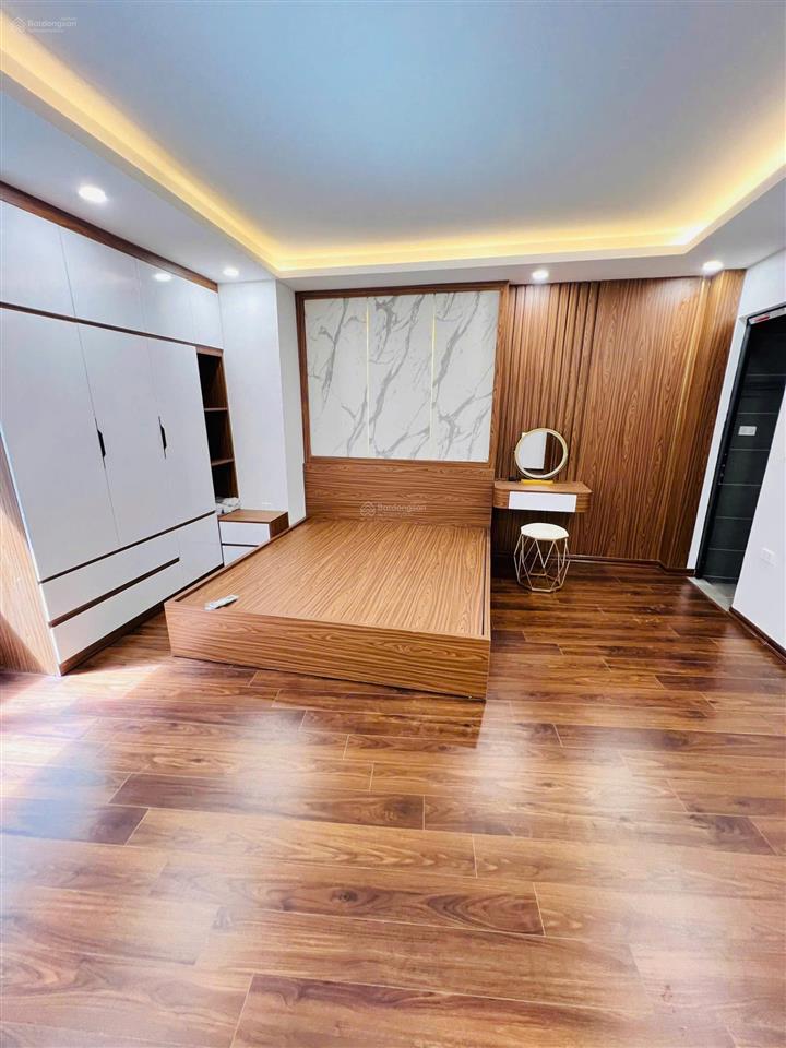 Gấp! mặt ngõ cầu giấy, 2 thoáng, thang máy, thông sàn, ô tô vf3 qua, sổ cc, tặng nt, kd, 38m2*7t