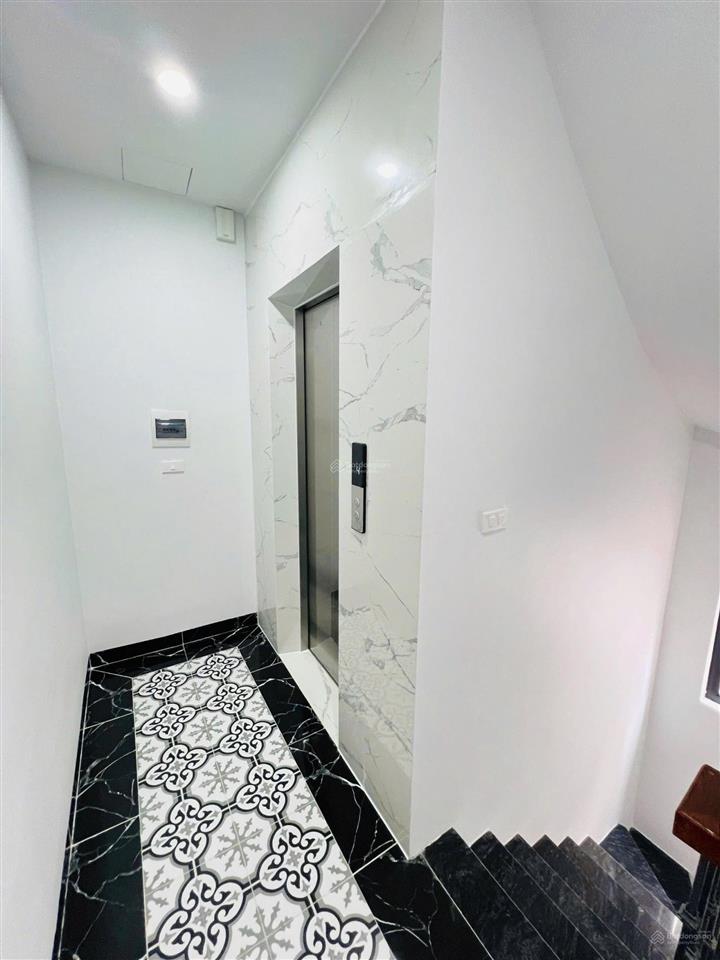 Gấp! mặt ngõ cầu giấy, 2 thoáng, thang máy, thông sàn, ô tô vf3 qua, sổ cc, tặng nt, kd, 38m2*7t