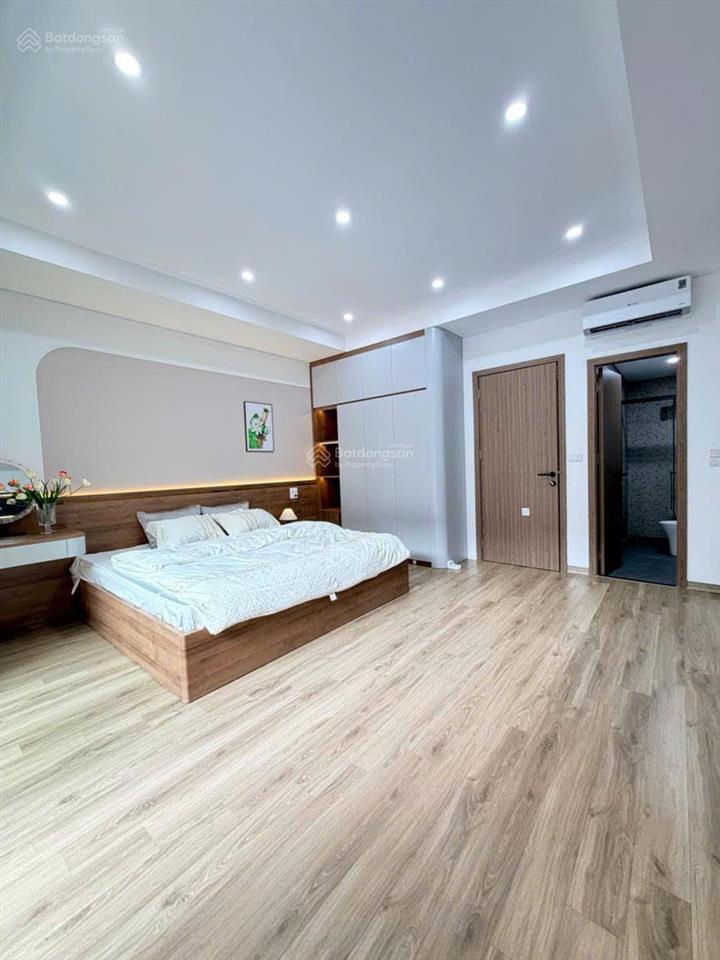 Nhà nguyễn văn huyên, ngõ thông, 30m ra ô tô, thang máy, thông sàn, sổ a4, full nt, ko qh, 40m2*6t