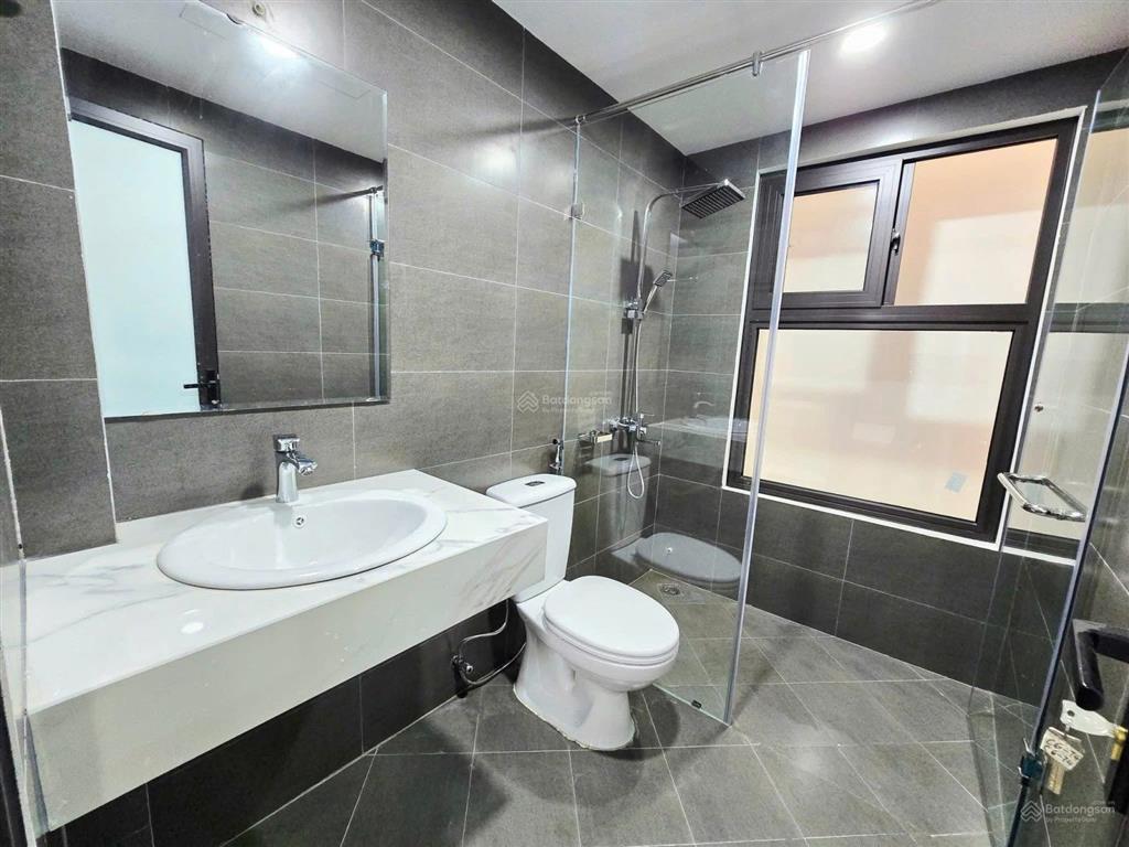 Nhà nguyễn văn huyên, ngõ thông, 30m ra ô tô, thang máy, thông sàn, sổ a4, full nt, ko qh, 40m2*6t