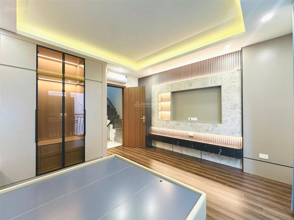 Nhà trung kính, trần duy hưng, ngõ thông, 10m ra ô tô, ko qh, 3 thoáng, thang máy, tặng nt, 52m2*6t