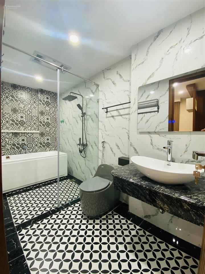 Nhỉnh 6 tỷ, nhà phố hạ yên quyết, ngõ thông thoáng, lô góc, full đồ, gần phố, 35m ra ô tô, ở luôn