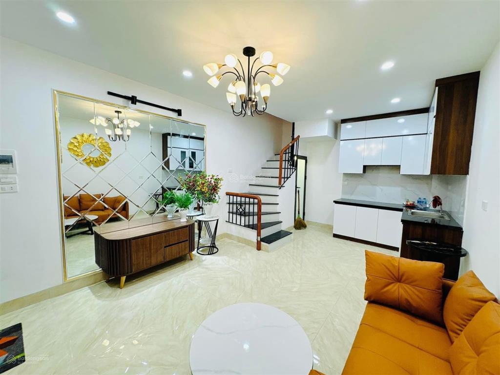 Nhỉnh 6 tỷ, nhà phố hạ yên quyết, ngõ thông thoáng, lô góc, full đồ, gần phố, 35m ra ô tô, ở luôn