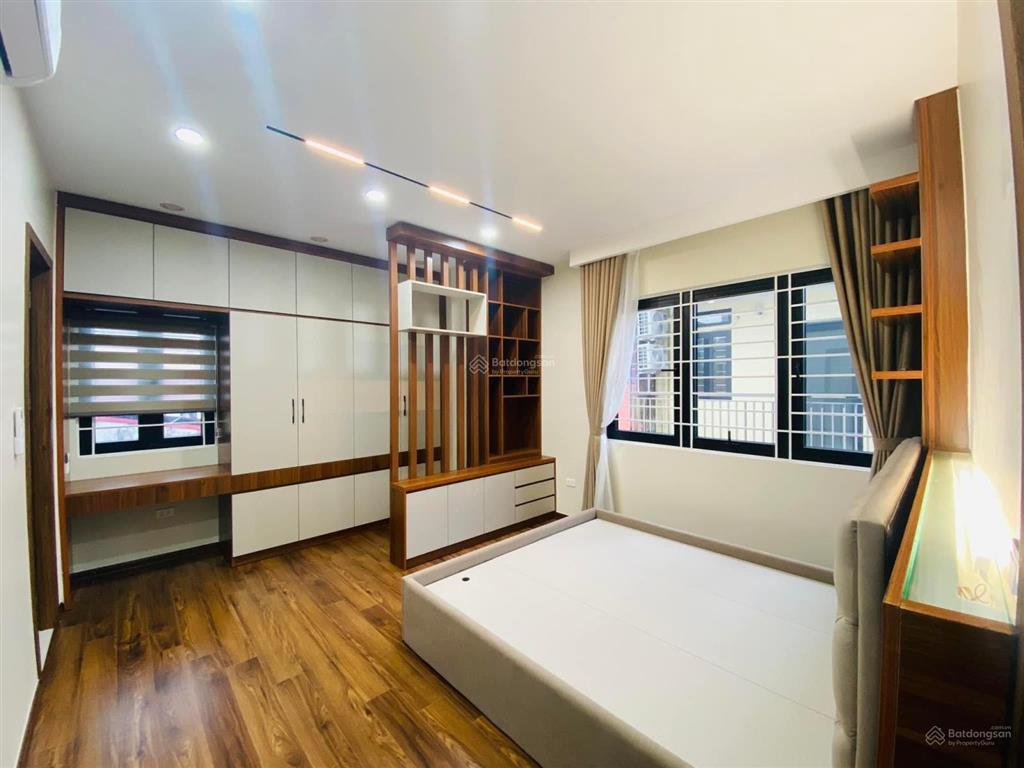 Nhỉnh 6 tỷ, nhà phố hạ yên quyết, ngõ thông thoáng, lô góc, full đồ, gần phố, 35m ra ô tô, ở luôn