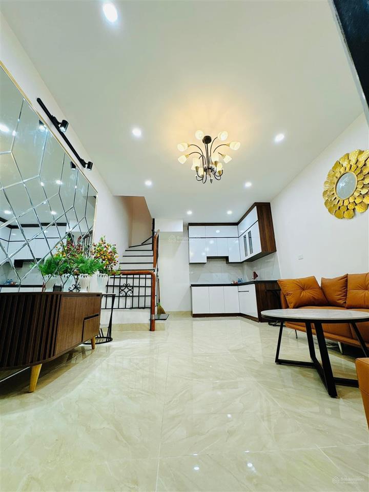 Nhỉnh 6 tỷ, nhà phố hạ yên quyết, ngõ thông thoáng, lô góc, full đồ, gần phố, 35m ra ô tô, ở luôn