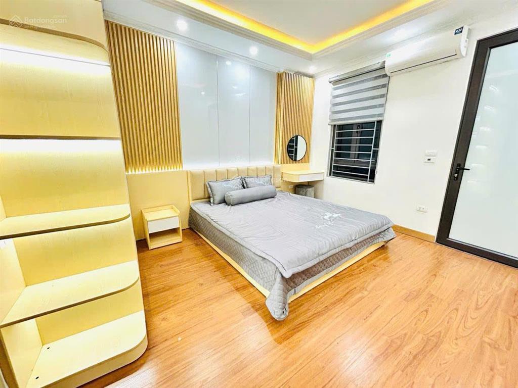 Mặt ngõ p. chùa láng, ngõ thông kinh doanh, gần hồ, dân xây, tặng nt, sổ vuông, ở/cho thuê, 40m2