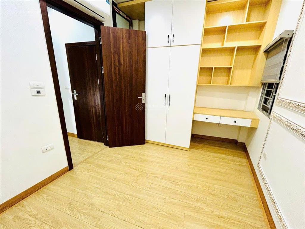 Mặt ngõ p. chùa láng, ngõ thông kinh doanh, gần hồ, dân xây, tặng nt, sổ vuông, ở/cho thuê, 40m2