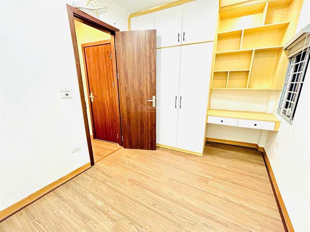 Mặt ngõ p. chùa láng, ngõ thông kinh doanh, gần hồ, dân xây, tặng nt, sổ vuông, ở/cho thuê, 40m2