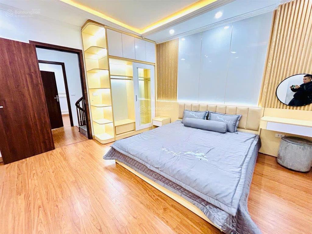 Mặt ngõ p. chùa láng, ngõ thông kinh doanh, gần hồ, dân xây, tặng nt, sổ vuông, ở/cho thuê, 40m2