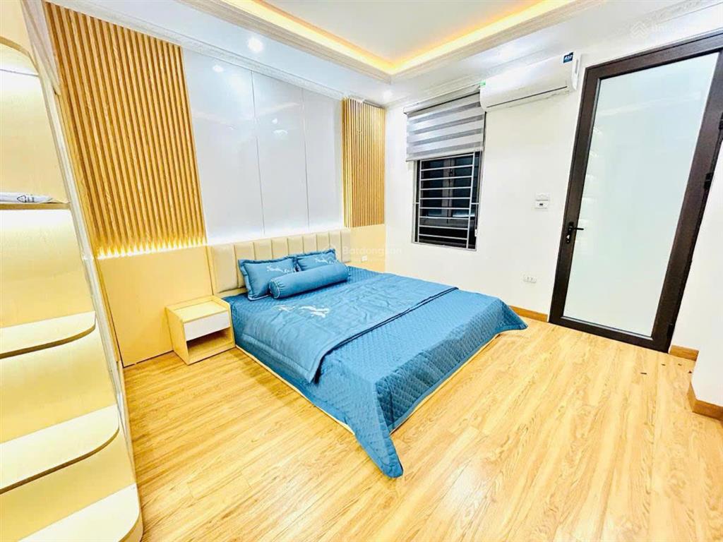 Mặt ngõ p. chùa láng, ngõ thông kinh doanh, gần hồ, dân xây, tặng nt, sổ vuông, ở/cho thuê, 40m2