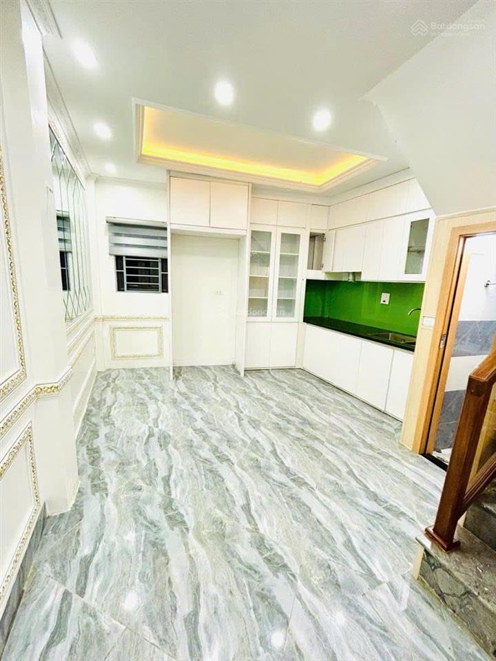 Mặt ngõ p. chùa láng, ngõ thông kinh doanh, gần hồ, dân xây, tặng nt, sổ vuông, ở/cho thuê, 40m2