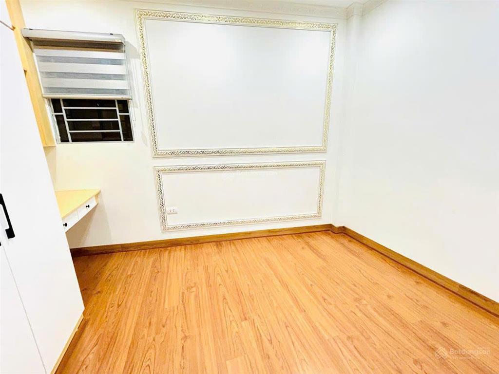 Mặt ngõ p. chùa láng, ngõ thông kinh doanh, gần hồ, dân xây, tặng nt, sổ vuông, ở/cho thuê, 40m2