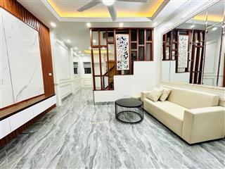 Mặt ngõ p. chùa láng, ngõ thông kinh doanh, gần hồ, dân xây, tặng nt, sổ vuông, ở/cho thuê, 40m2