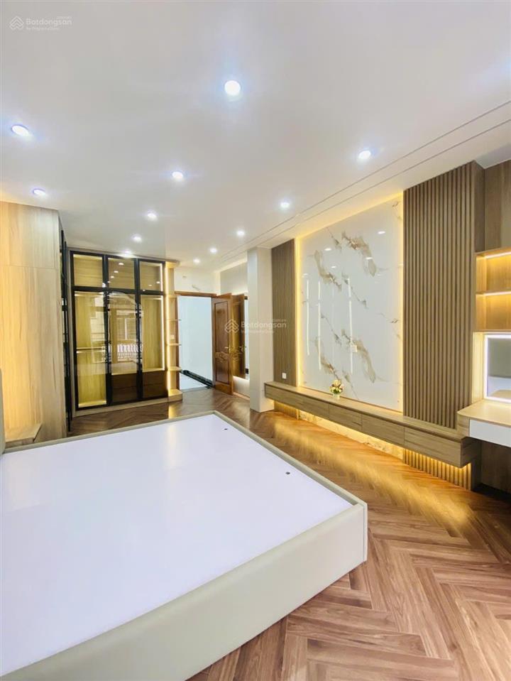 Thật luôn! hoàng quốc việt, thang máy, thoáng trước sau, 10m ô tô tránh, ngõ thông, nhà đẹp, ở luôn
