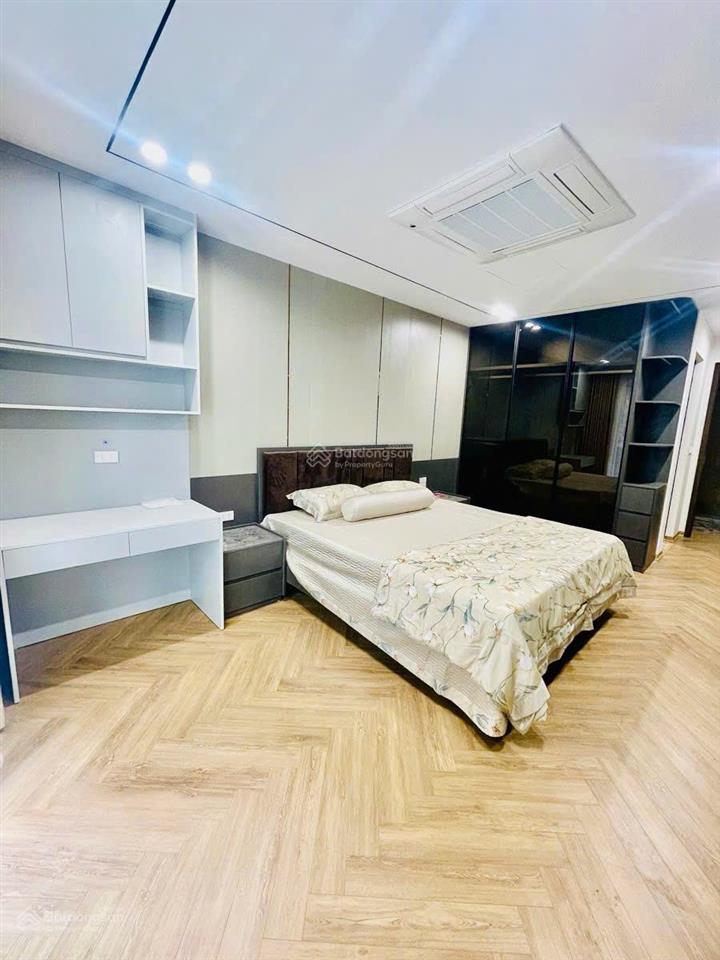 Lạc long quân, thang máy, ô tô đỗ cổng, ngõ thông kinh doanh, 5p ra hồ tây, mới đẹp, 43m2*6t, 1 tum