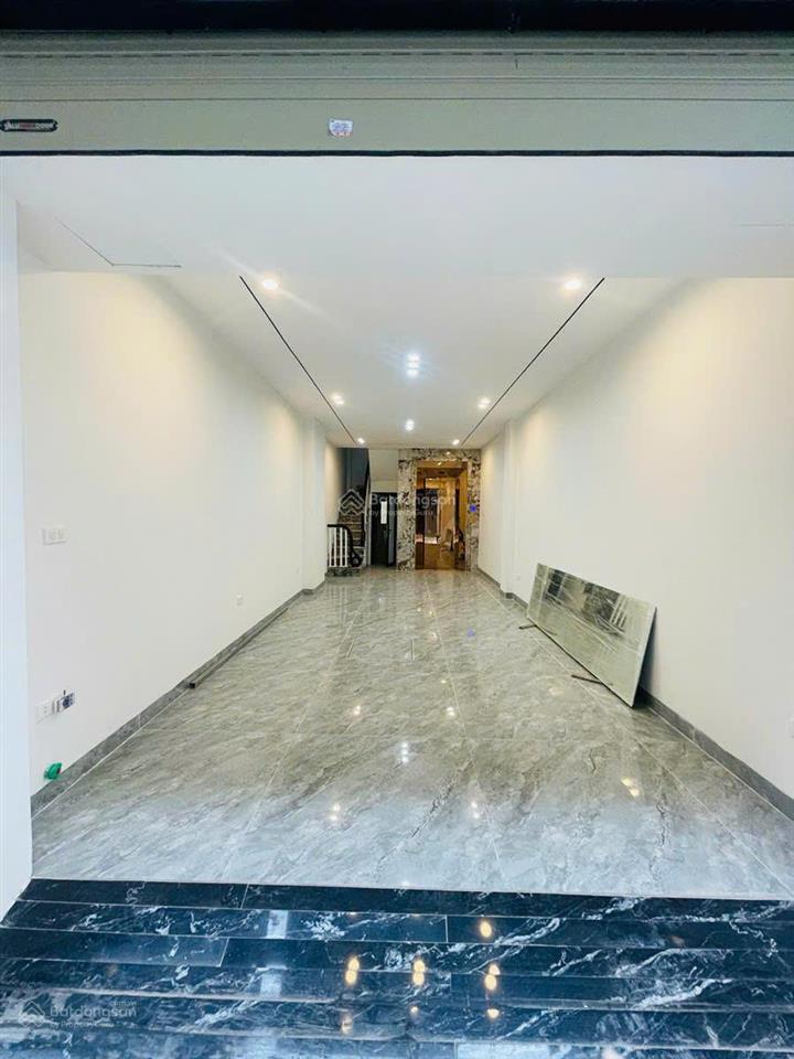 Lạc long quân, thang máy, ô tô đỗ cổng, ngõ thông kinh doanh, 5p ra hồ tây, mới đẹp, 43m2*6t, 1 tum