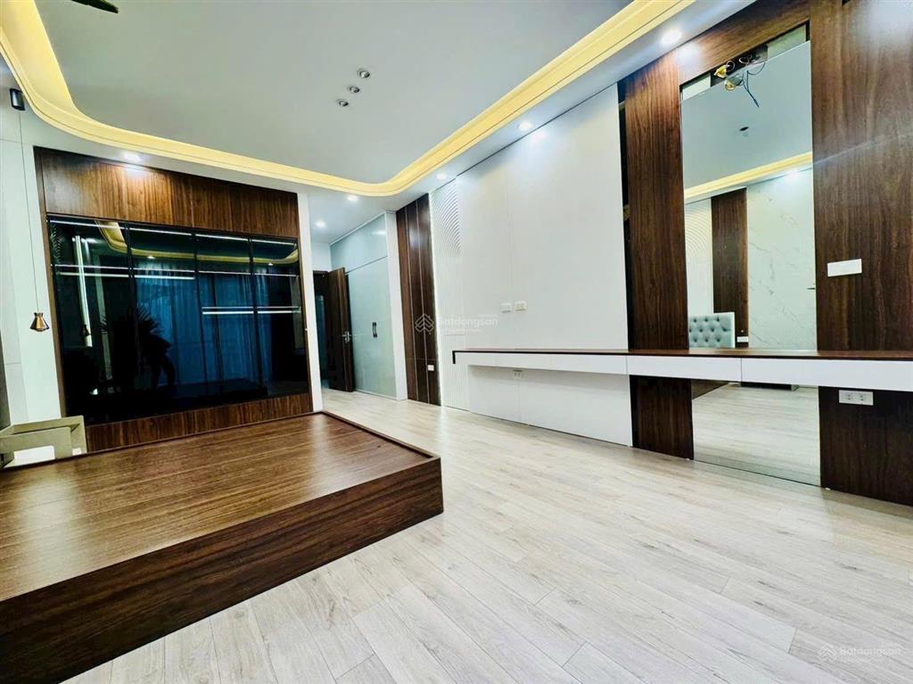 Nguyễn chí thanh, đống đa, lô góc, thang máy, full đồ, ngõ thông pháo đài láng, ở luôn, 43m2x6t