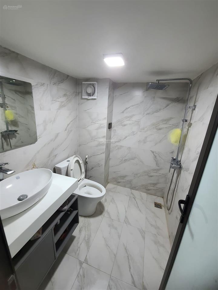 Hàng kín, phố chùa láng, đủ đồ, ở luôn, ngõ 3m, nông, thang máy, thoáng sáng, ô tô 10m, hơn 9 tỷ