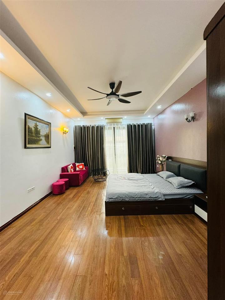 Hàng kín, phố chùa láng, đủ đồ, ở luôn, ngõ 3m, nông, thang máy, thoáng sáng, ô tô 10m, hơn 9 tỷ