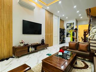 Hàng kín, phố chùa láng, đủ đồ, ở luôn, ngõ 3m, nông, thang máy, thoáng sáng, ô tô 10m, hơn 9 tỷ