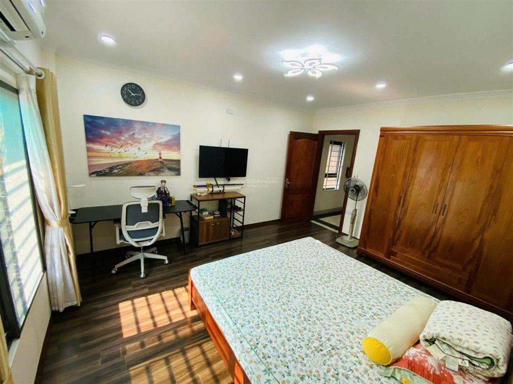Tuyệt đẹp! nhà võ chí công, thang máy, ngõ thông, ô tô đỗ cổng, view hồ tây, sổ cc, kd, 39m2*7t