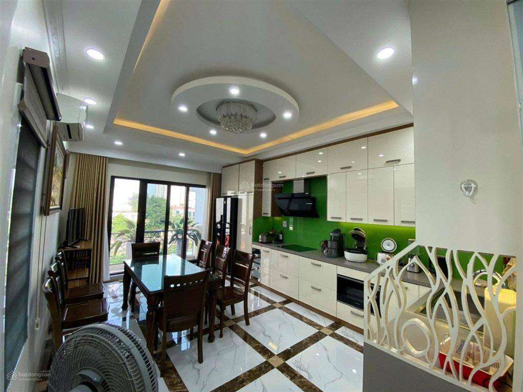 Tuyệt đẹp! nhà võ chí công, thang máy, ngõ thông, ô tô đỗ cổng, view hồ tây, sổ cc, kd, 39m2*7t