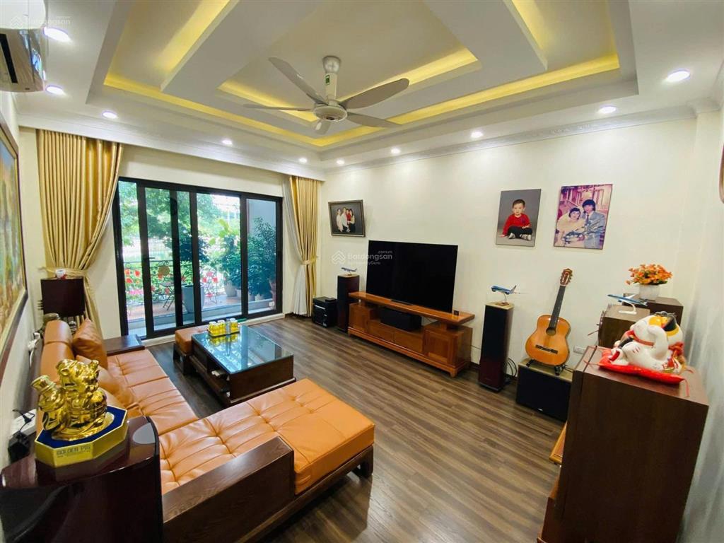 Tuyệt đẹp! nhà võ chí công, thang máy, ngõ thông, ô tô đỗ cổng, view hồ tây, sổ cc, kd, 39m2*7t