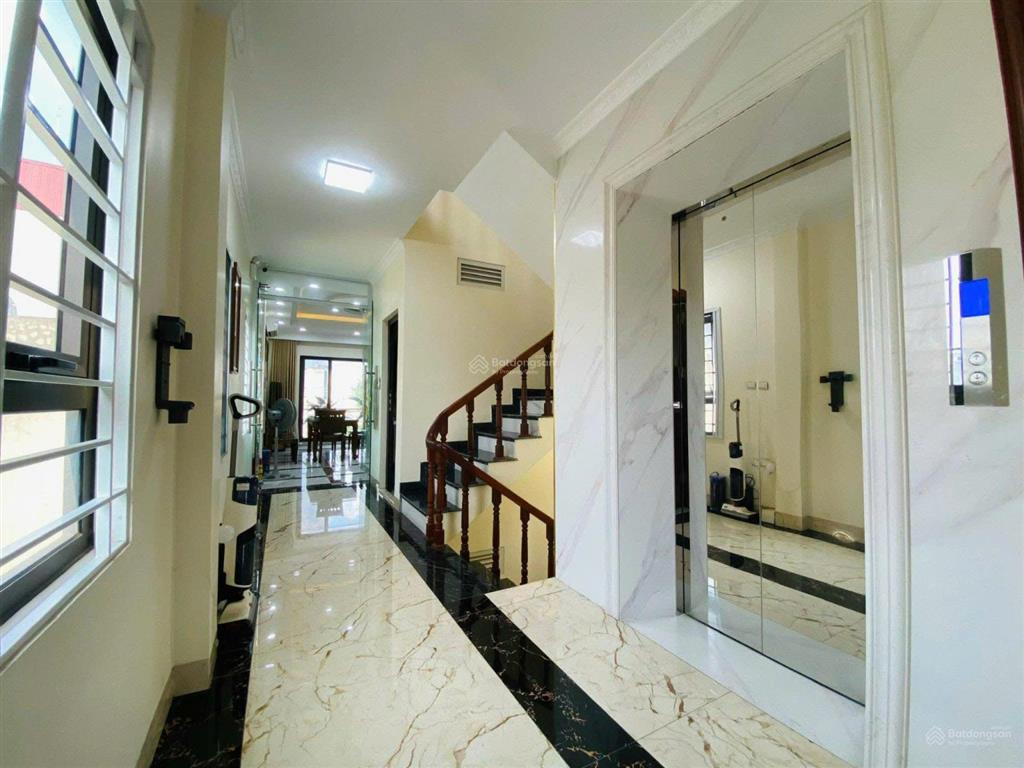 Tuyệt đẹp! nhà võ chí công, thang máy, ngõ thông, ô tô đỗ cổng, view hồ tây, sổ cc, kd, 39m2*7t