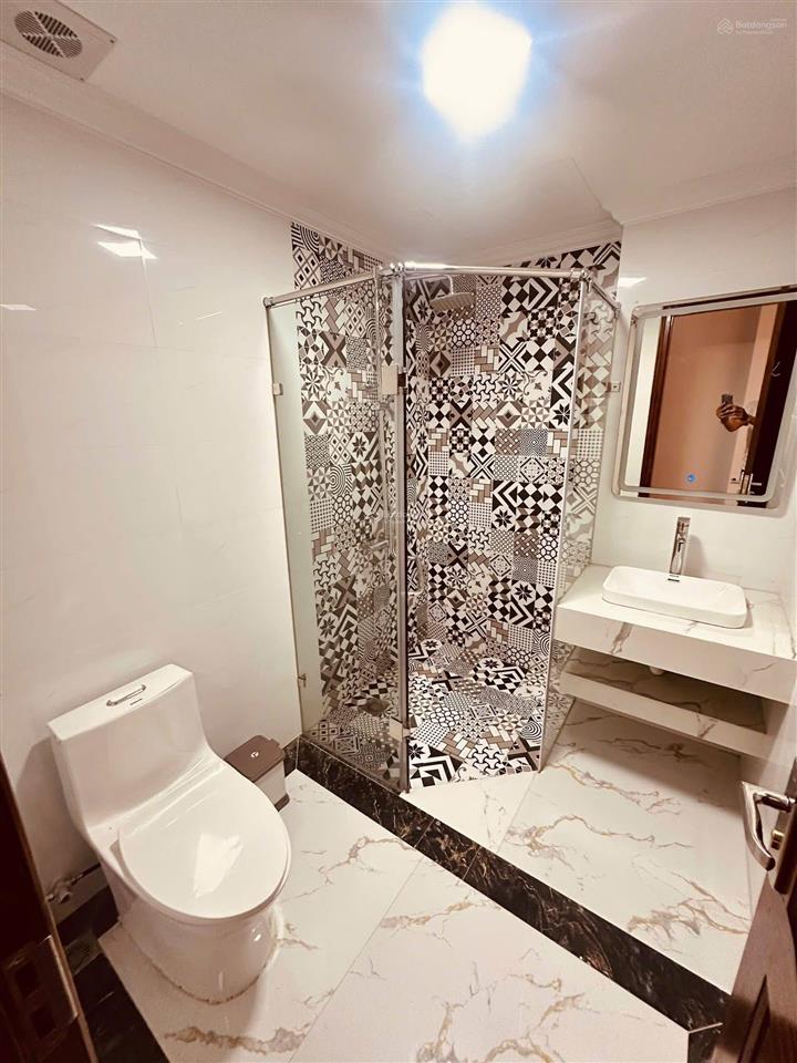 Bán gấp! nhà nguyễn khánh toàn, 51m2, giao 9.85 tỷ, thang máy, ngõ thông ô tô, full đồ, 2 thoáng