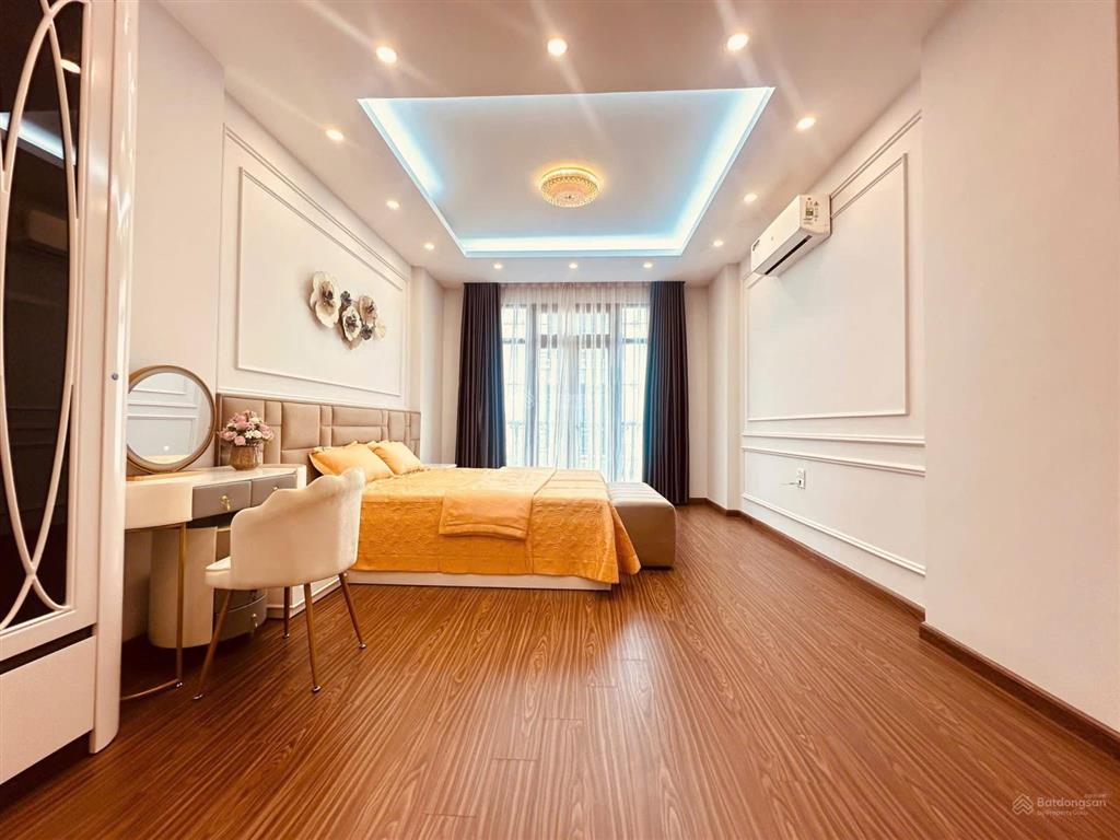 Bán gấp! nhà nguyễn khánh toàn, 51m2, giao 9.85 tỷ, thang máy, ngõ thông ô tô, full đồ, 2 thoáng