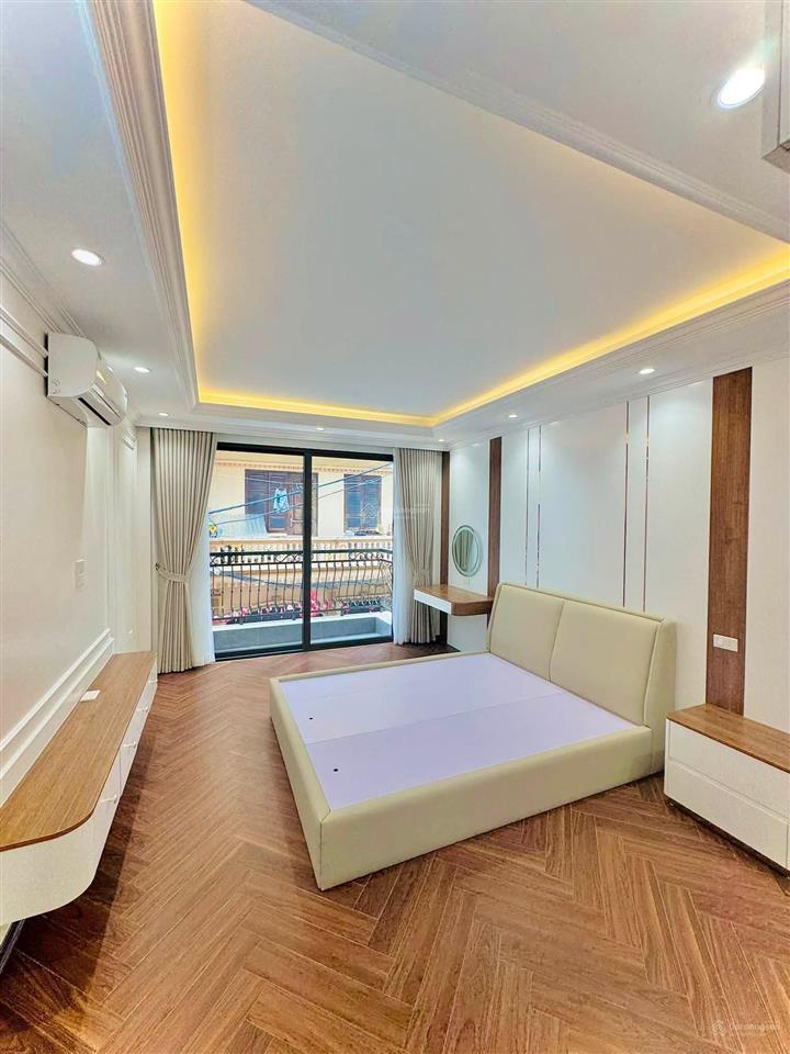 Khu vip nguyễn thị định, thang máy, 40m ra ô tô tránh, thông sàn, sổ đẹp, full nội thất, 48m2*6t