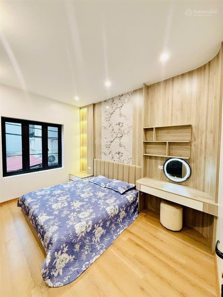 Phố chùa láng, ngõ đẹp 3 gác tránh, cực gần ô tô, ở/cho thuê, tặng nt, sổ cc, sân để xe, 45m2*5t