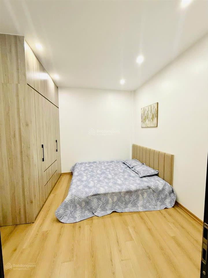 Phố chùa láng, ngõ đẹp 3 gác tránh, cực gần ô tô, ở/cho thuê, tặng nt, sổ cc, sân để xe, 45m2*5t