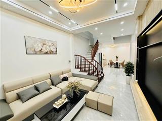 Phố chùa láng, ngõ đẹp 3 gác tránh, cực gần ô tô, ở/cho thuê, tặng nt, sổ cc, sân để xe, 45m2*5t