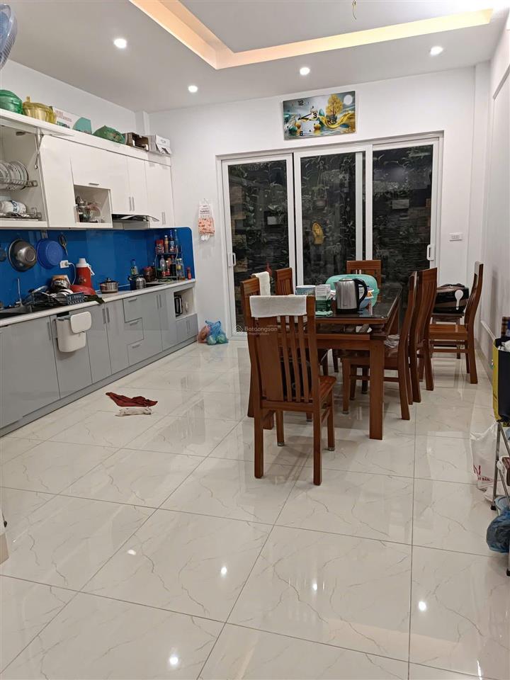 Bán nhanh nhà nguyễn khánh toàn, sổ đỏ, 51m2, hơn 8 tỷ, 2 thoáng, ô tô 15m, thông tứ tung, ở luôn