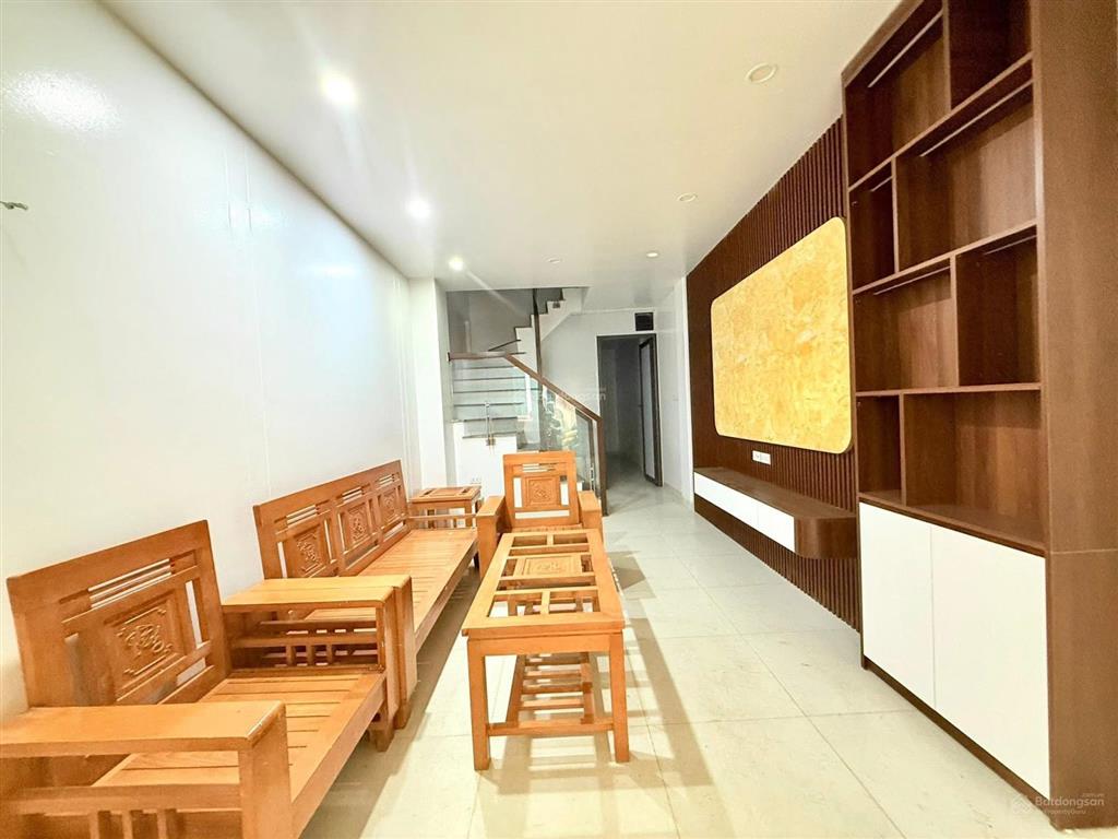 Nhà trần thái tông, ở luôn, full đồ, ngõ thông, 2 thoáng trước sau, ô tô 30m, ở sướng, kd, hơn 8 tỷ