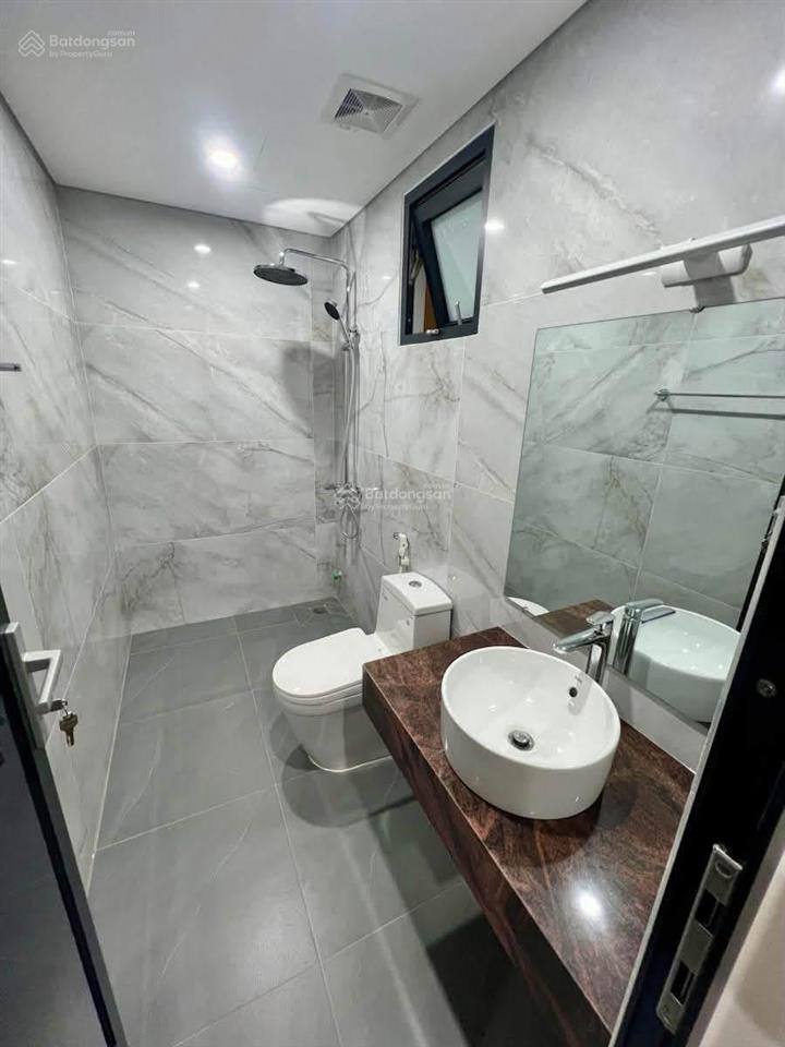 Giá sốc! hoàng quốc việt, 52m2, giao 8.8 tỷ, lô góc, ngõ thông, ô tô cách 35, dân xây, ở luôn