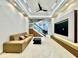 Giá sốc! hoàng quốc việt, 52m2, giao 8.8 tỷ, lô góc, ngõ thông, ô tô cách 35, dân xây, ở luôn