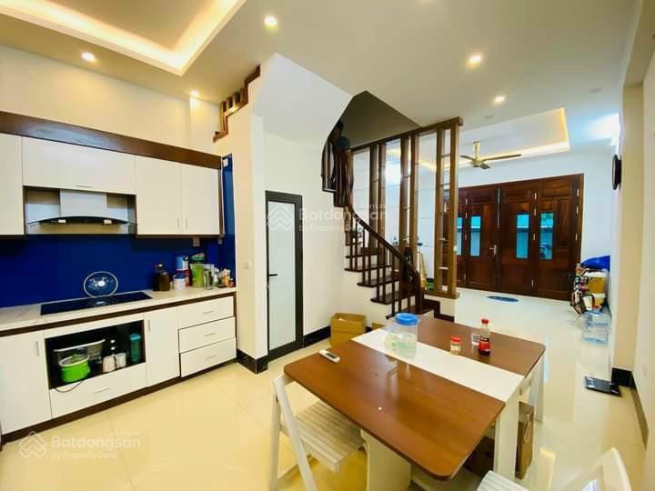Giá sốc! dịch vọng, 2 thoáng, dân xây, gần ngay phố, ở/thuê đỉnh, sân xe, 41m, hơn 7 tỷ