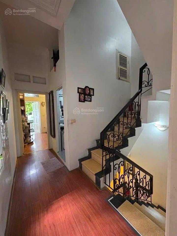 Bán gấp! nhà hoàng quốc việt, lô góc, sân xe, gần phố, ngõ thông, dân xây, ở luôn, 52m, hơn 8 tỷ