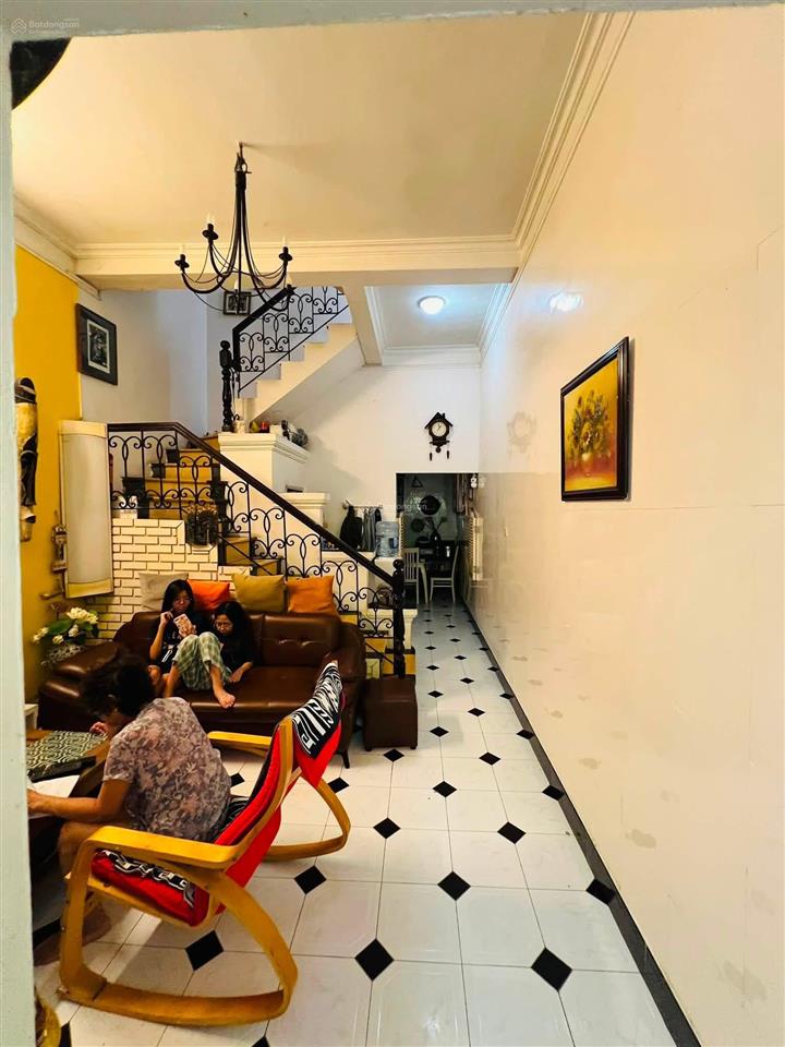 Bán gấp! nhà hoàng quốc việt, lô góc, sân xe, gần phố, ngõ thông, dân xây, ở luôn, 52m, hơn 8 tỷ
